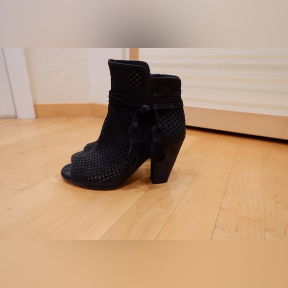 Vince Camuto Kamey Booties - Picture 2 of 9